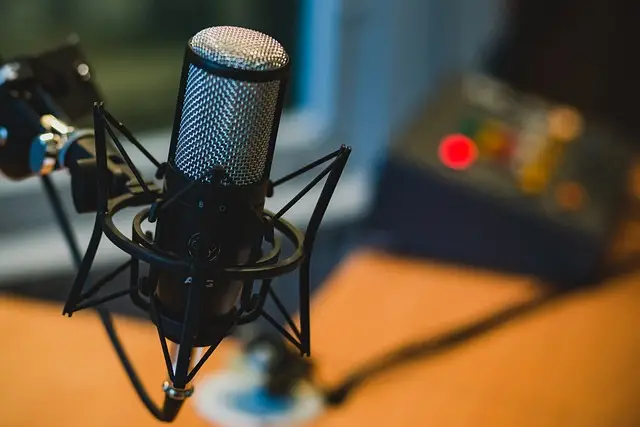 earn money through podcast in spare time